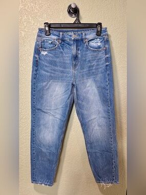 American Eagle Outfitters “Mom Jeans” Light Wash Slim Straight Jeans 4